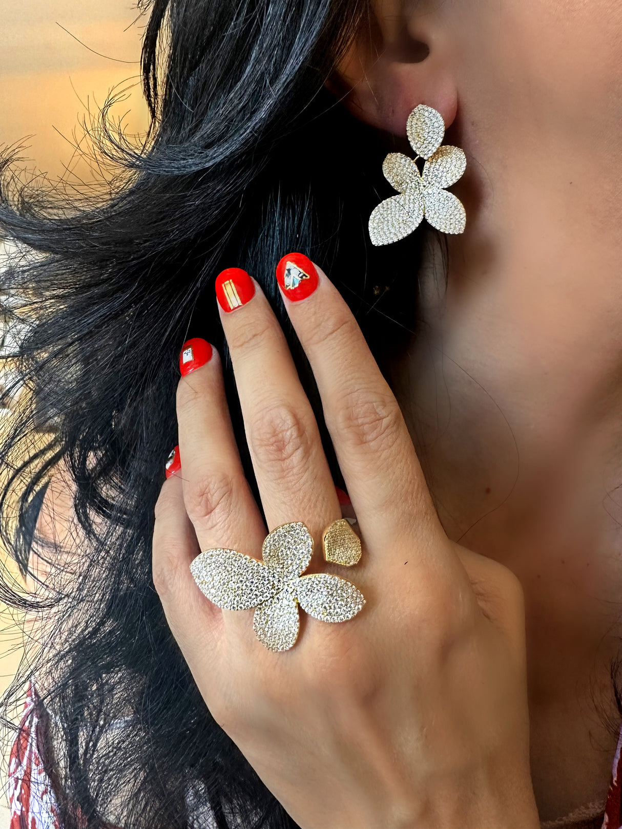 Arete magnolia largo y anillo magnolia clasico